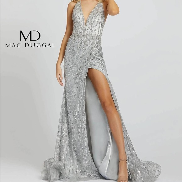 Mac Duggal Dresses & Skirts - MAC DUGGAL 30621 DRESS NWT size silver V Neck gown size 4